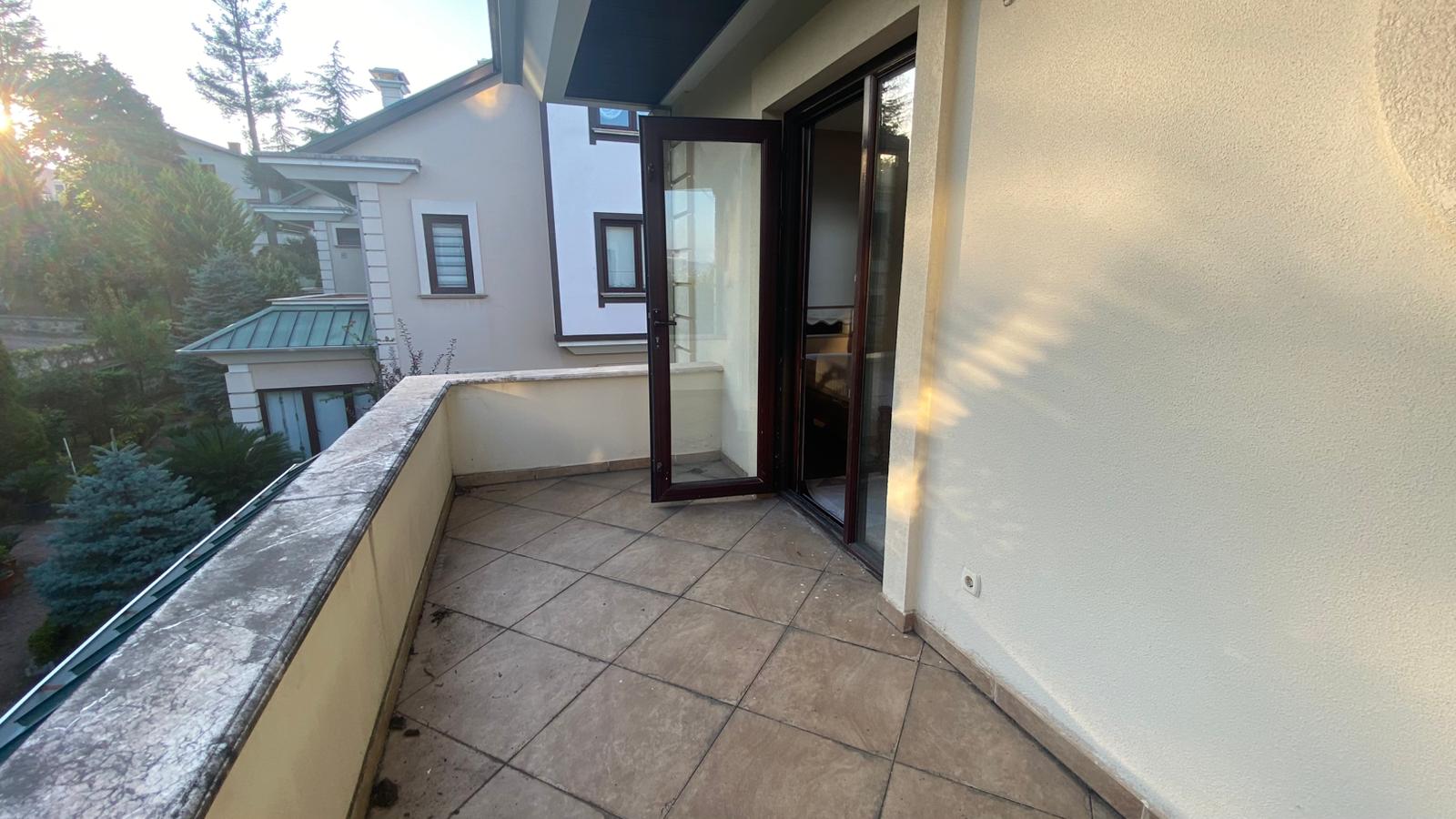 YALINCAK PARK EVLER 2'DE SATILIK TRİPLEKS VİLLA